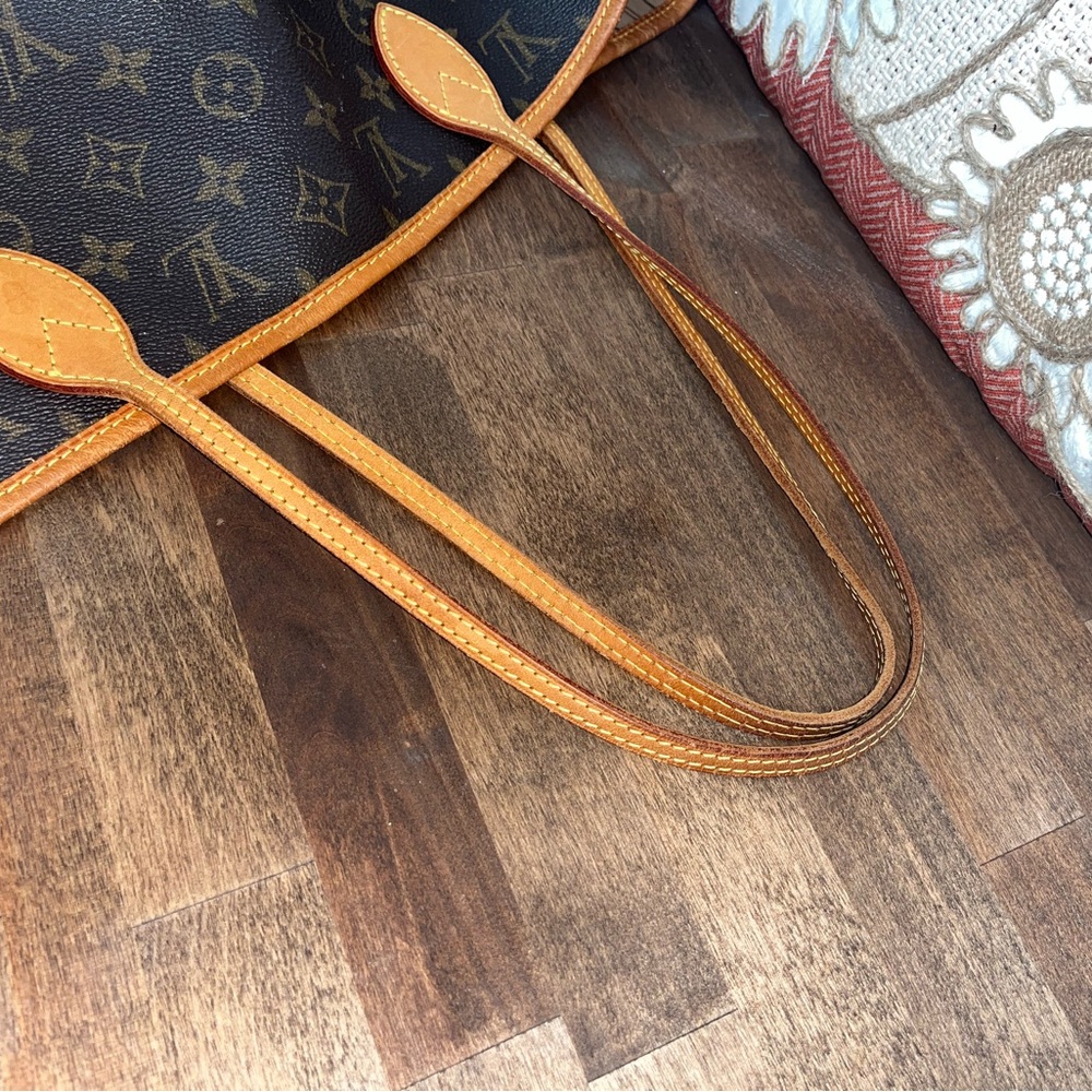 Louis Vuitton Monogram Neverfull MM - Picture 10 of 14